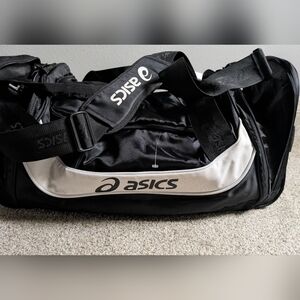 New Asics Edge Medium Duffle Bag.